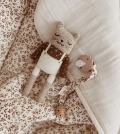 Main Sauvage Knuffel - Kitten met ecru overall - Online