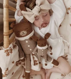 Main Sauvage Knuffel - Konijntje met Oat jumpsuit - Best