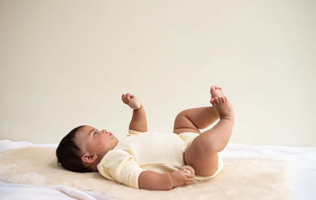 BINIBAMBA Sheepskin Wrigglemat - Milk -