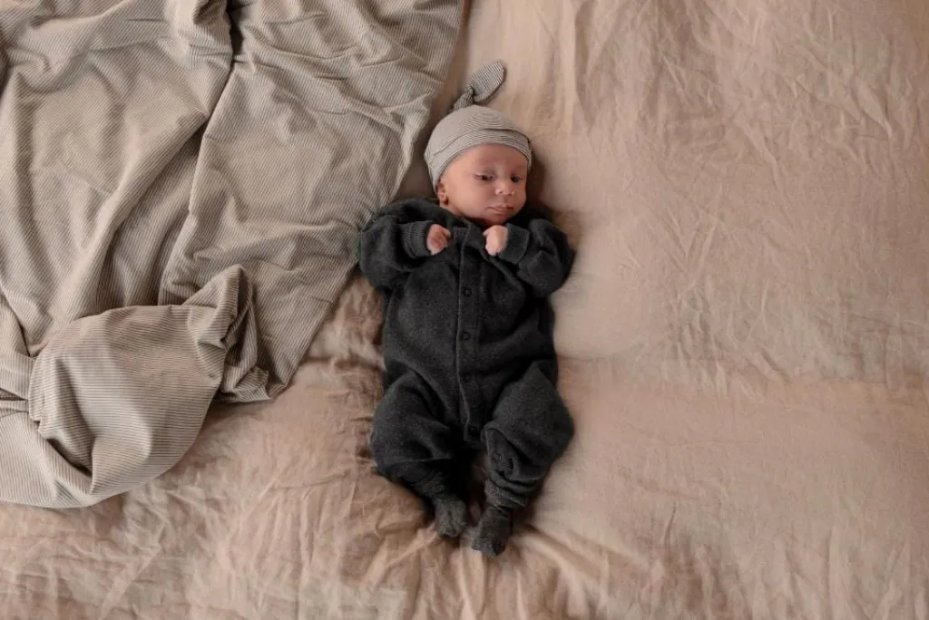 Nixnut Snap Onesie - Antracite - Hot