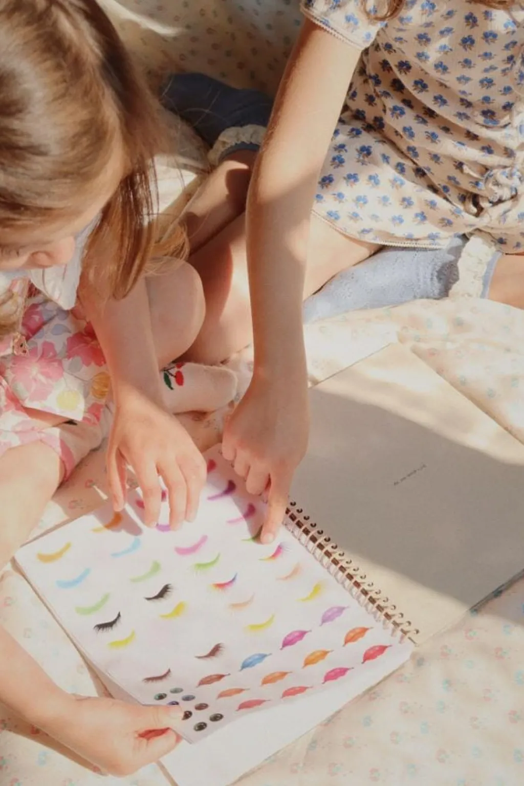 Konges Slojd Stickerboek - Glam me up - Hot
